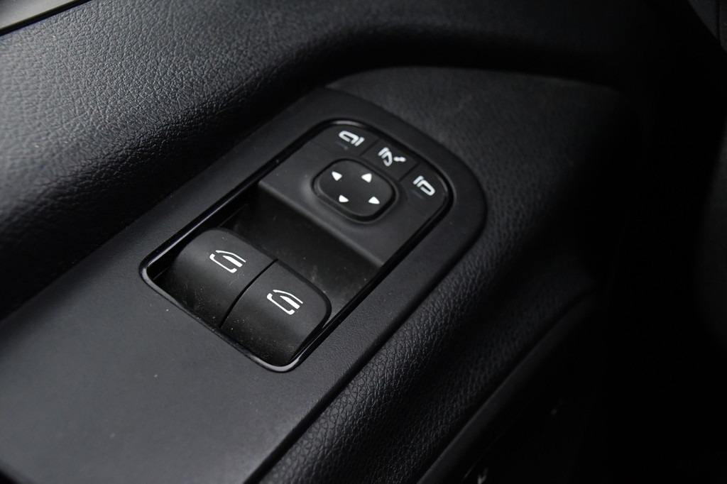 Mercedes-Benz Sprinter 319 V6 3.0 CDI L2H2 AMG Edition Adaptieve Cruise, 360 Camera, Carplay, 10,5 Mbux, LED, Automaat, Standkachel, Stoelverwarming, Trekhaak, Uniek! 21