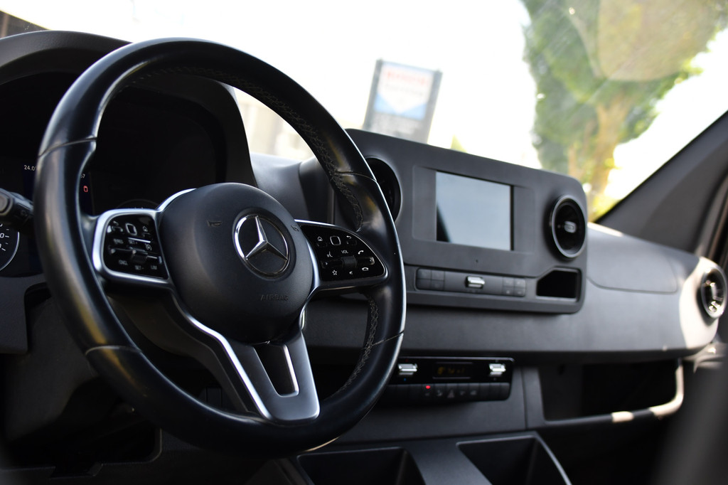 Mercedes-Benz Sprinter 319 V6 3.0 CDI L2H2 Black Edition Camera, Cruise, Carplay, LED, Automaat, 190pk, Multimedia, Lederstuur, Uniek! 12