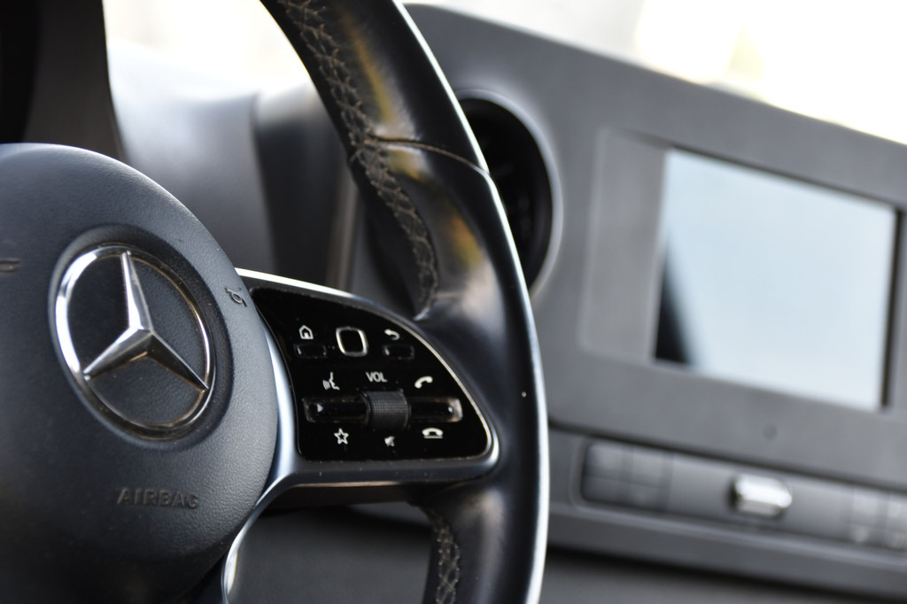 Mercedes-Benz Sprinter 319 V6 3.0 CDI L2H2 Black Edition Camera, Cruise, Carplay, LED, Automaat, 190pk, Multimedia, Lederstuur, Uniek! 13