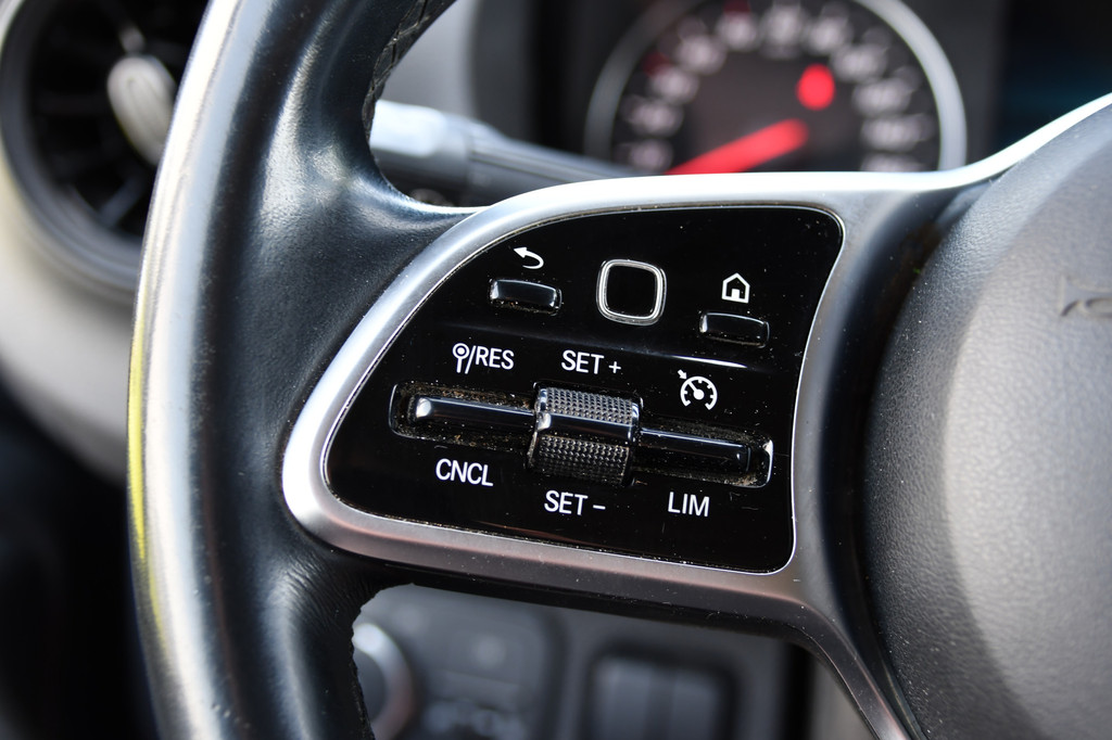 Mercedes-Benz Sprinter 319 V6 3.0 CDI L2H2 Black Edition Camera, Cruise, Carplay, LED, Automaat, 190pk, Multimedia, Lederstuur, Uniek! 15