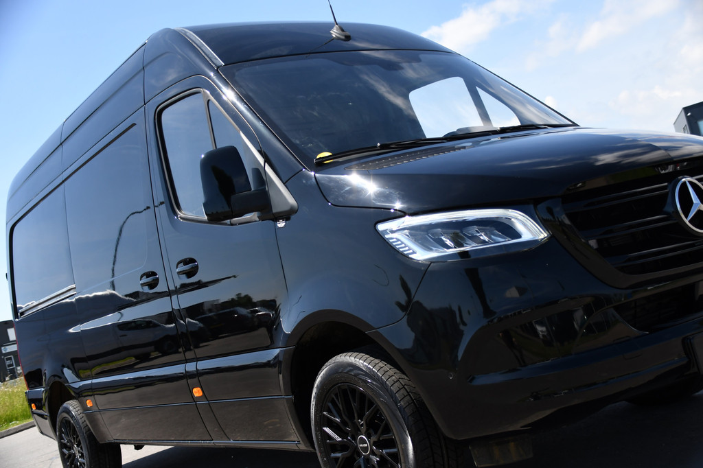 Mercedes-Benz Sprinter 319 V6 3.0 CDI L2H2 Black Edition Camera, Cruise, Carplay, LED, Automaat, 190pk, Multimedia, Lederstuur, Uniek! 17