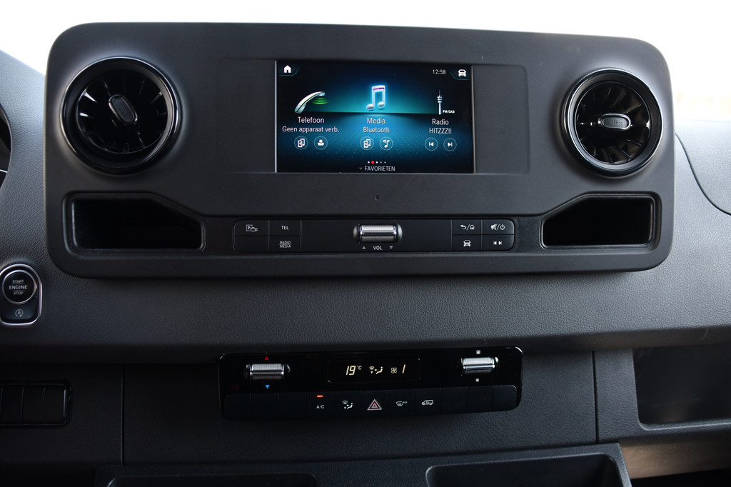 Mercedes-Benz Sprinter 319 V6 3.0 CDI L2H2 Black Edition Camera, Cruise, Carplay, LED, Automaat, 190pk, Multimedia, Lederstuur, Uniek! 19
