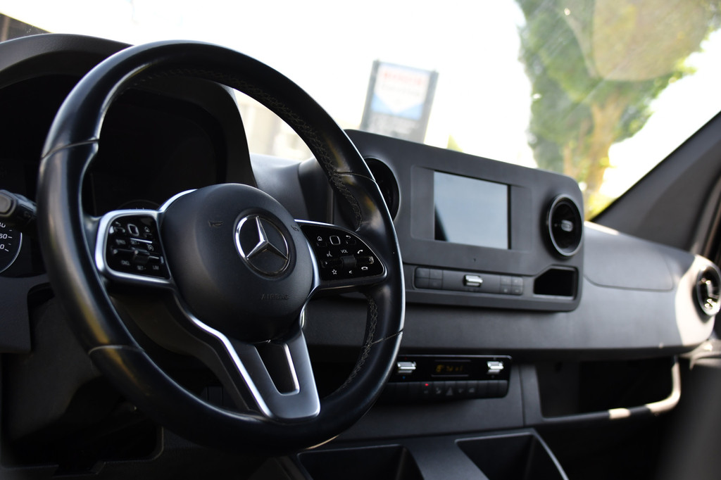Mercedes-Benz Sprinter 319 V6 3.0 CDI L2H2 Black Edition Camera, Cruise, Carplay, LED, Automaat, 190pk, Multimedia, Lederstuur, Uniek! 2