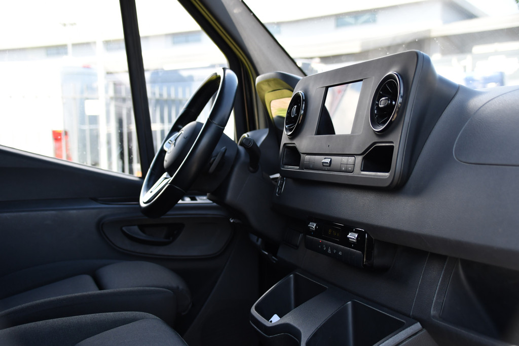 Mercedes-Benz Sprinter 319 V6 3.0 CDI L2H2 Black Edition Camera, Cruise, Carplay, LED, Automaat, 190pk, Multimedia, Lederstuur, Uniek! 21