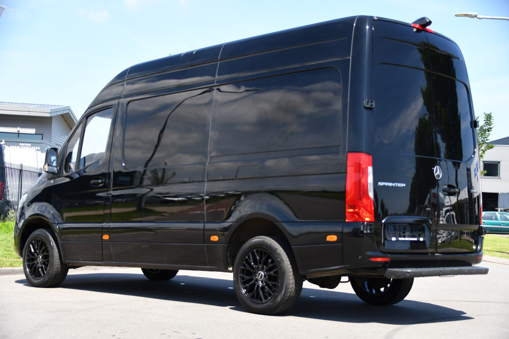 Mercedes-Benz Sprinter 319 V6 3.0 CDI L2H2 Black Edition Camera, Cruise, Carplay, LED, Automaat, 190pk, Multimedia, Lederstuur, Uniek! 3