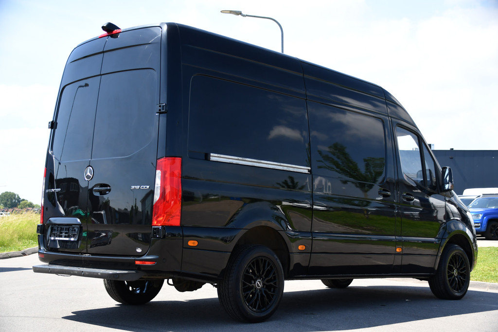 Mercedes-Benz Sprinter 319 V6 3.0 CDI L2H2 Black Edition Camera, Cruise, Carplay, LED, Automaat, 190pk, Multimedia, Lederstuur, Uniek! 7