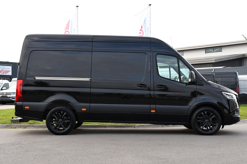 Mercedes-Benz Sprinter 319 V6 3.0 CDI L2H2 Black Edition Full Options!, Adaptieve Cruise, 360 Camera, 2 x schuifdeur, 3500kg Trekhaak, 10,5 Mbux, Navi, Stoelverwarming, Uniek! 10