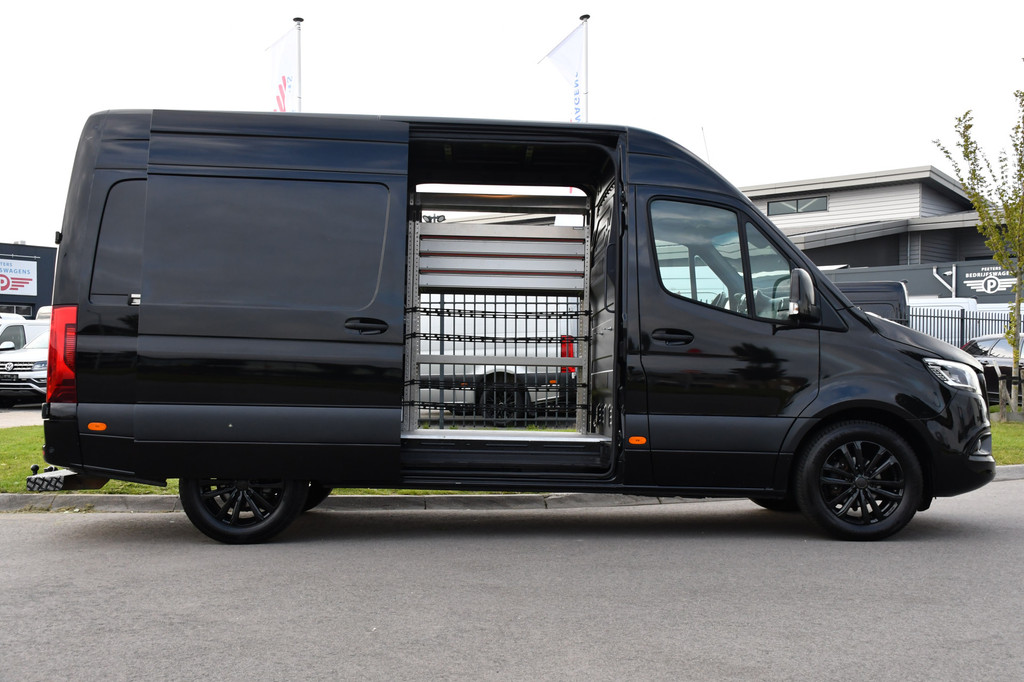 Mercedes-Benz Sprinter 319 V6 3.0 CDI L2H2 Black Edition Full Options!, Adaptieve Cruise, 360 Camera, 2 x schuifdeur, 3500kg Trekhaak, 10,5 Mbux, Navi, Stoelverwarming, Uniek! 11