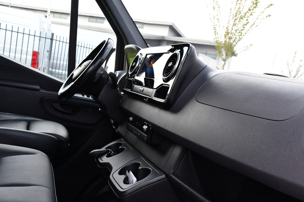 Mercedes-Benz Sprinter 319 V6 3.0 CDI L2H2 Black Edition Full Options!, Adaptieve Cruise, 360 Camera, 2 x schuifdeur, 3500kg Trekhaak, 10,5 Mbux, Navi, Stoelverwarming, Uniek! 12