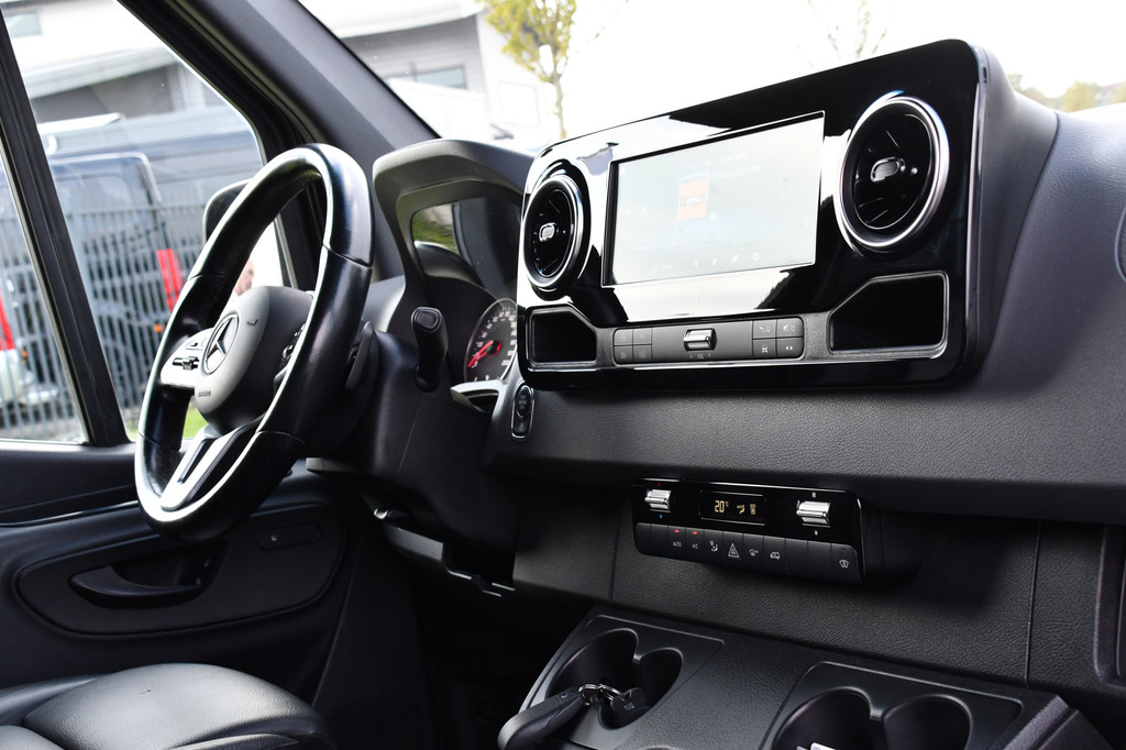 Mercedes-Benz Sprinter 319 V6 3.0 CDI L2H2 Black Edition Full Options!, Adaptieve Cruise, 360 Camera, 2 x schuifdeur, 3500kg Trekhaak, 10,5 Mbux, Navi, Stoelverwarming, Uniek! 13