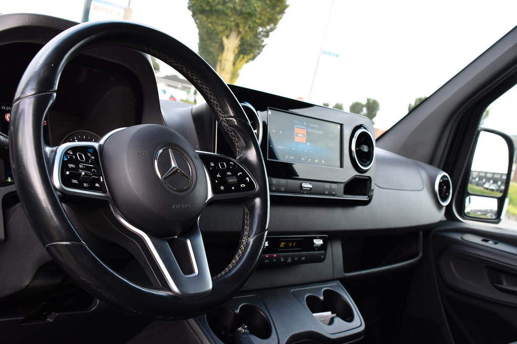 Mercedes-Benz Sprinter 319 V6 3.0 CDI L2H2 Black Edition Full Options!, Adaptieve Cruise, 360 Camera, 2 x schuifdeur, 3500kg Trekhaak, 10,5 Mbux, Navi, Stoelverwarming, Uniek! 14