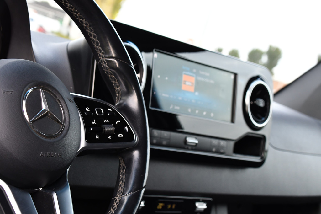 Mercedes-Benz Sprinter 319 V6 3.0 CDI L2H2 Black Edition Full Options!, Adaptieve Cruise, 360 Camera, 2 x schuifdeur, 3500kg Trekhaak, 10,5 Mbux, Navi, Stoelverwarming, Uniek! 15