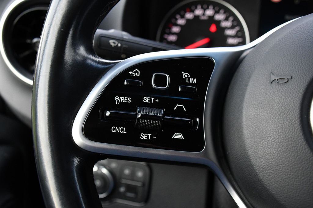 Mercedes-Benz Sprinter 319 V6 3.0 CDI L2H2 Black Edition Full Options!, Adaptieve Cruise, 360 Camera, 2 x schuifdeur, 3500kg Trekhaak, 10,5 Mbux, Navi, Stoelverwarming, Uniek! 17