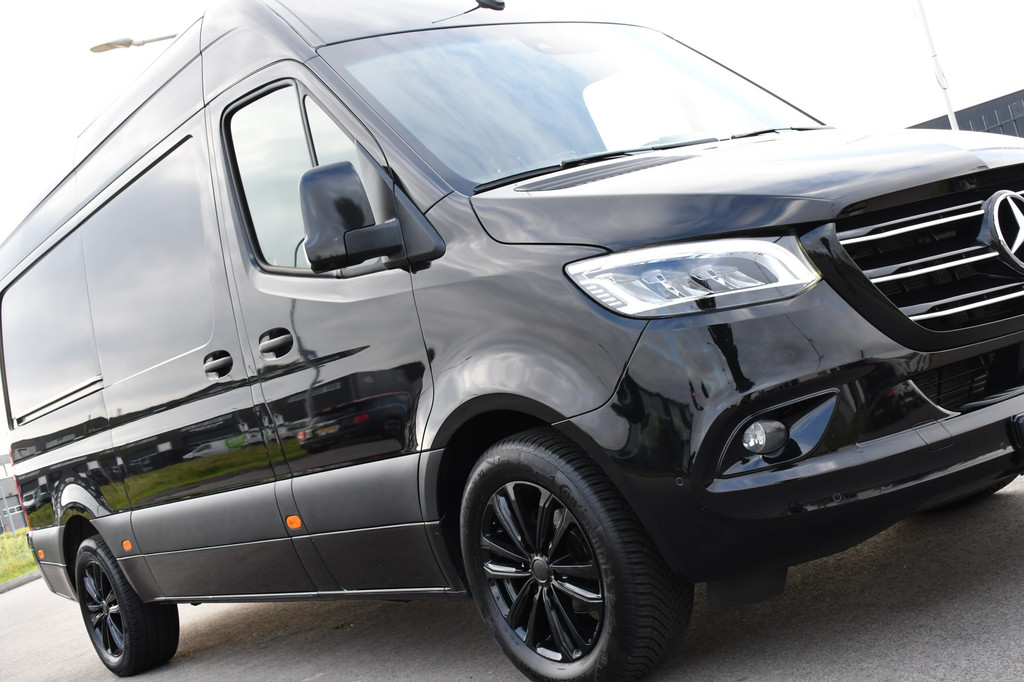 Mercedes-Benz Sprinter 319 V6 3.0 CDI L2H2 Black Edition Full Options!, Adaptieve Cruise, 360 Camera, 2 x schuifdeur, 3500kg Trekhaak, 10,5 Mbux, Navi, Stoelverwarming, Uniek! 19