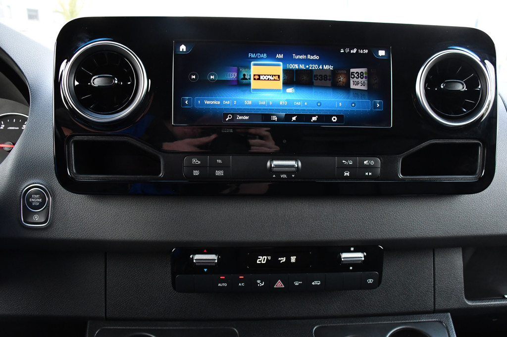 Mercedes-Benz Sprinter 319 V6 3.0 CDI L2H2 Black Edition Full Options!, Adaptieve Cruise, 360 Camera, 2 x schuifdeur, 3500kg Trekhaak, 10,5 Mbux, Navi, Stoelverwarming, Uniek! 20