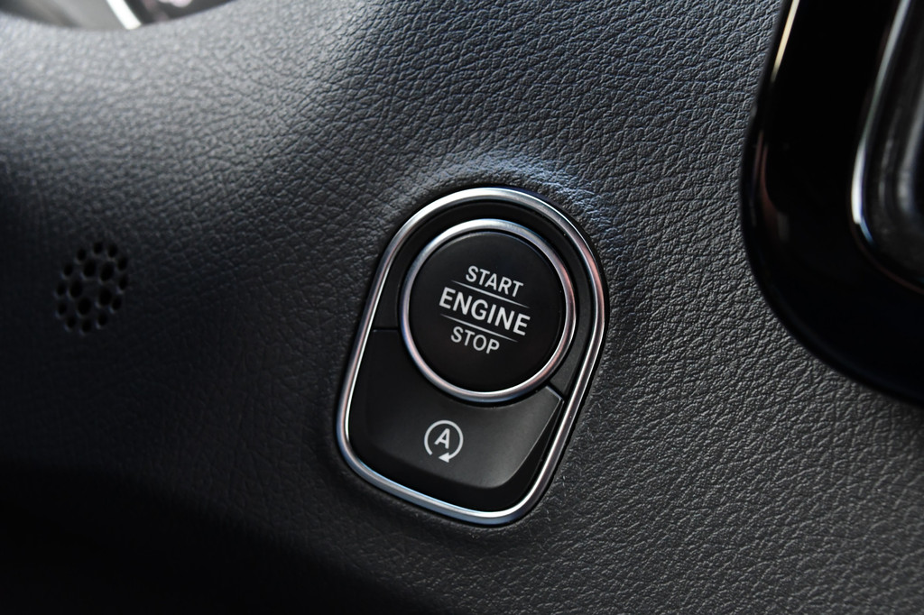 Mercedes-Benz Sprinter 319 V6 3.0 CDI L2H2 Black Edition Full Options!, Adaptieve Cruise, 360 Camera, 2 x schuifdeur, 3500kg Trekhaak, 10,5 Mbux, Navi, Stoelverwarming, Uniek! 21