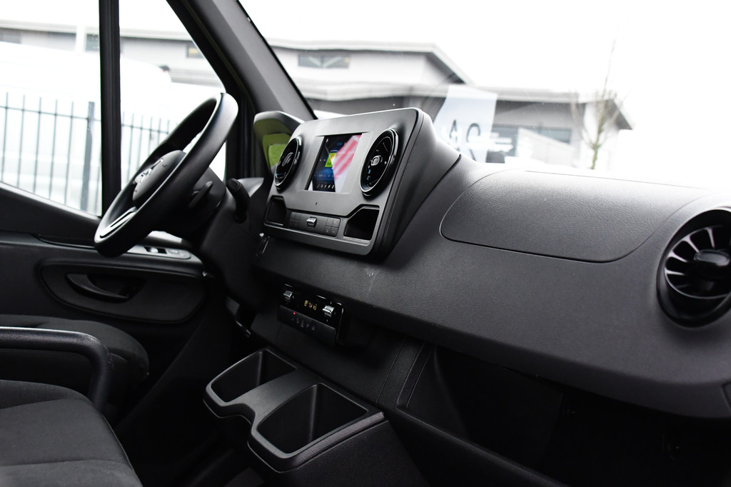 Mercedes-Benz Sprinter 319 V6 3.0 CDI L2H2 DC AMG Edition Camera, Cruise, Carplay, 3500kg Trekhaak, Automaat, Sensoren, mutlimedia, 190pk, Uniek! 12