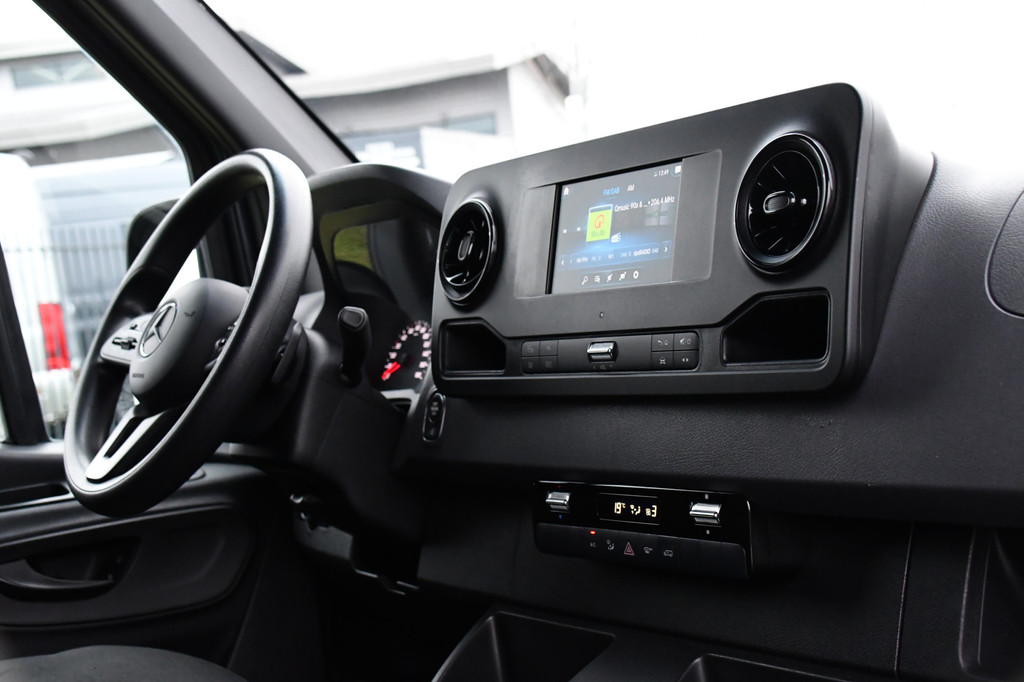 Mercedes-Benz Sprinter 319 V6 3.0 CDI L2H2 DC AMG Edition Camera, Cruise, Carplay, 3500kg Trekhaak, Automaat, Sensoren, mutlimedia, 190pk, Uniek! 13