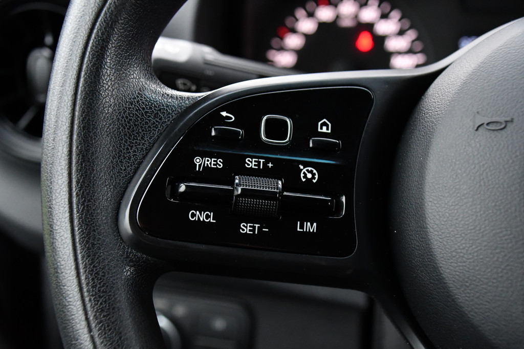 Mercedes-Benz Sprinter 319 V6 3.0 CDI L2H2 DC AMG Edition Camera, Cruise, Carplay, 3500kg Trekhaak, Automaat, Sensoren, mutlimedia, 190pk, Uniek! 17