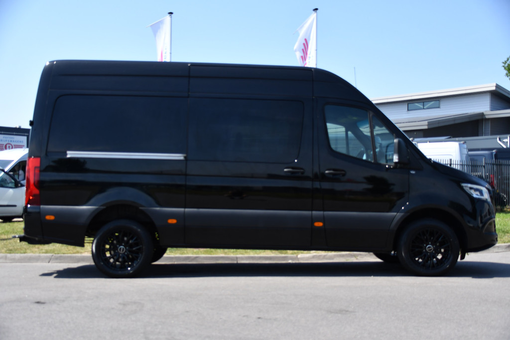 Mercedes-Benz Sprinter 319 V6 3.0 CDI L2H2 DC Black Edition Full Options! 360 Camera, Cruise, Carplay, 10,5 Mbux, LED, 2 x Geveerde stoel, Stoelverwarming, Sensoren, Uniek! 10
