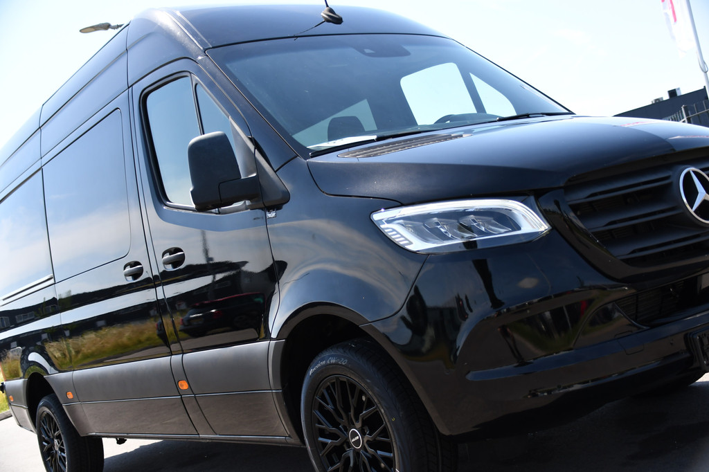 Mercedes-Benz Sprinter 319 V6 3.0 CDI L2H2 DC Black Edition Full Options! 360 Camera, Cruise, Carplay, 10,5 Mbux, LED, 2 x Geveerde stoel, Stoelverwarming, Sensoren, Uniek! 17