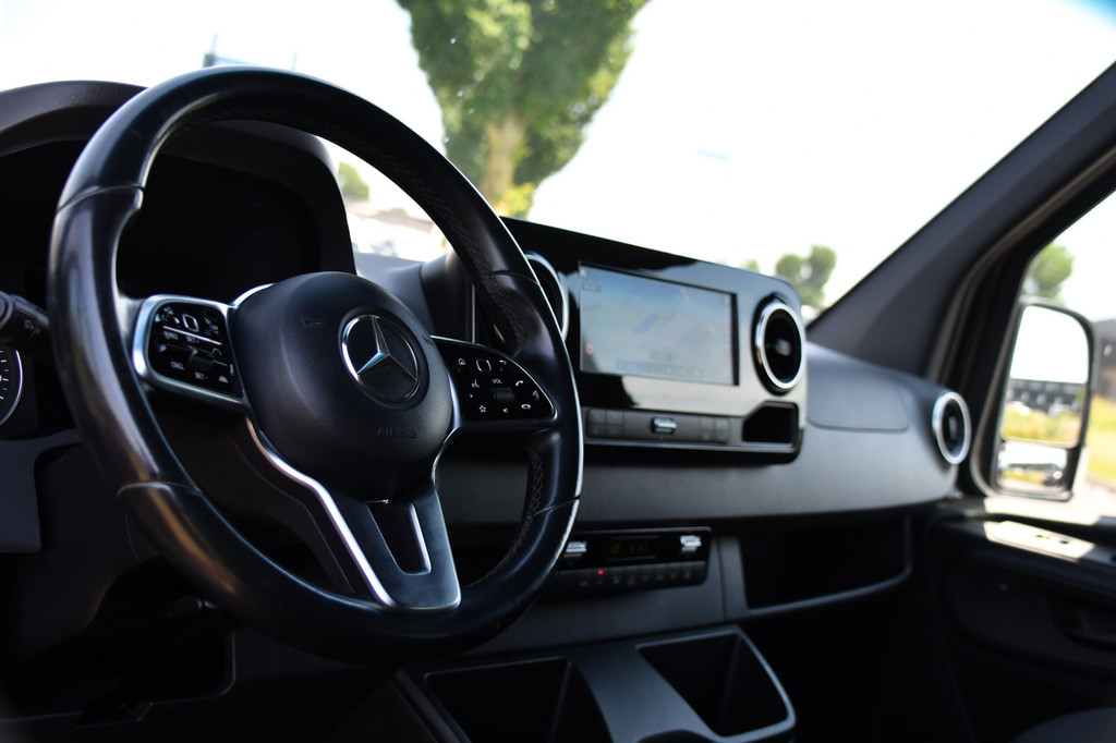 Mercedes-Benz Sprinter 319 V6 3.0 CDI L2H2 DC Black Edition Full Options! 360 Camera, Cruise, Carplay, 10,5 Mbux, LED, 2 x Geveerde stoel, Stoelverwarming, Sensoren, Uniek! 2