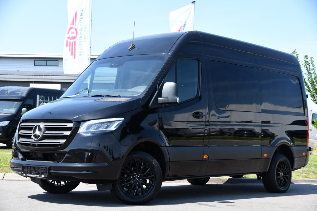 Mercedes-Benz Sprinter 319 V6 3.0 CDI L2H2 DC Black Edition Full Options! 360 Camera, Cruise, Carplay, 10,5 Mbux, LED, 2 x Geveerde stoel, Stoelverwarming, Sensoren, Uniek! 4
