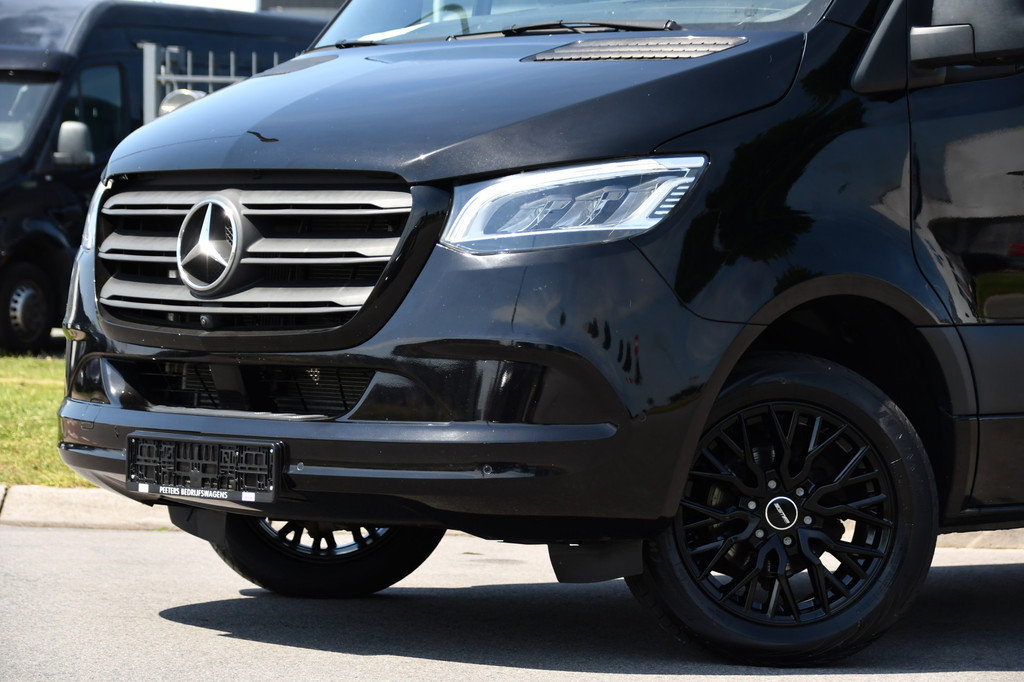 Mercedes-Benz Sprinter 319 V6 3.0 CDI L2H2 DC Black Edition Full Options! 360 Camera, Cruise, Carplay, 10,5 Mbux, LED, 2 x Geveerde stoel, Stoelverwarming, Sensoren, Uniek! 7