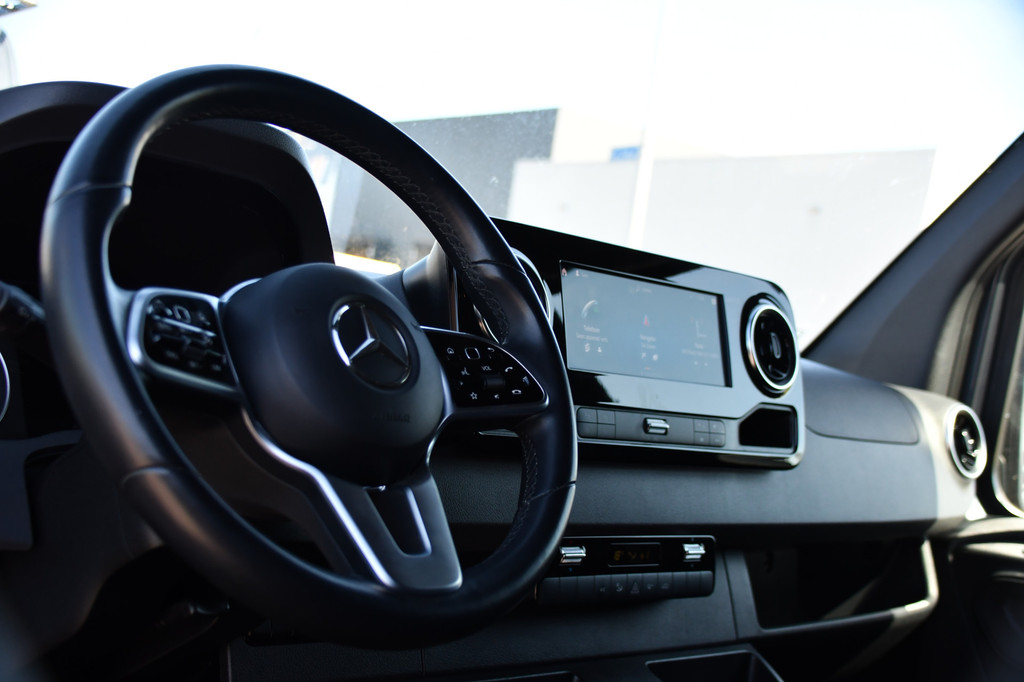 Mercedes-Benz Sprinter 319 V6 3.0 CDI L2H2 DC PB Edition Cruise, 360 Camera, Carplay, LED, 190pk, Virtual, Geveerde stoel, NAVI, Automaat, Uniek! 12