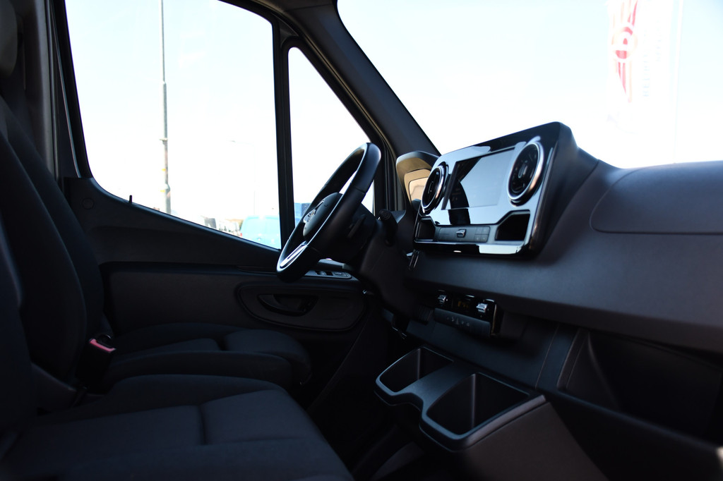 Mercedes-Benz Sprinter 319 V6 3.0 CDI L2H2 DC PB Edition Cruise, 360 Camera, Carplay, LED, 190pk, Virtual, Geveerde stoel, NAVI, Automaat, Uniek! 19