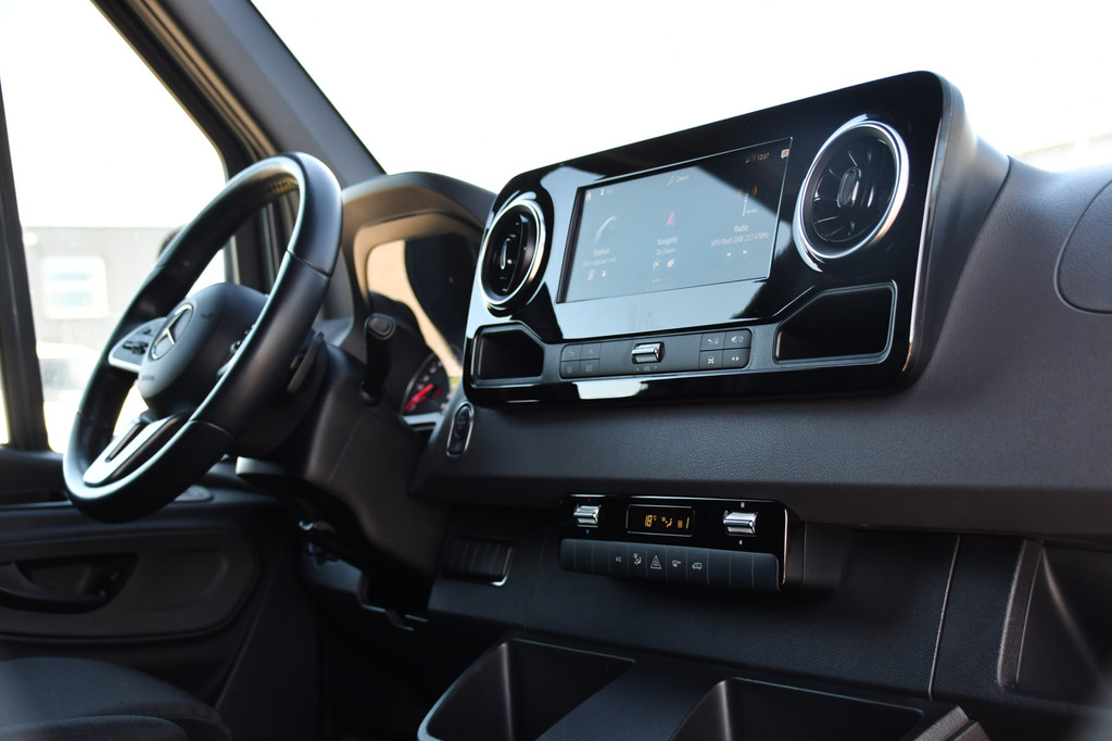 Mercedes-Benz Sprinter 319 V6 3.0 CDI L2H2 DC PB Edition Cruise, 360 Camera, Carplay, LED, 190pk, Virtual, Geveerde stoel, NAVI, Automaat, Uniek! 20