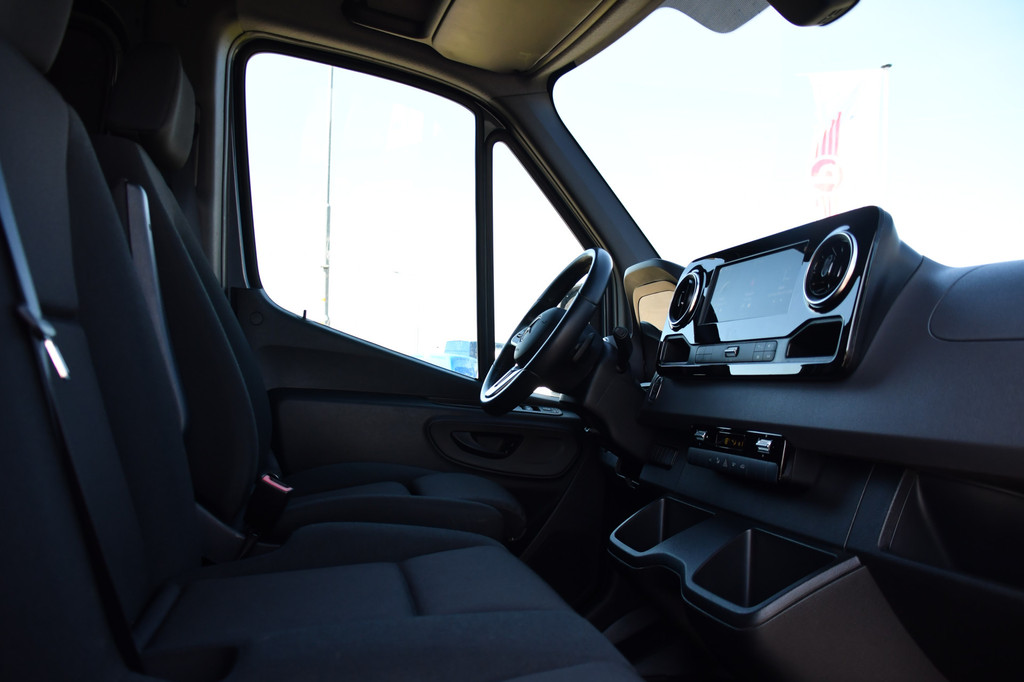 Mercedes-Benz Sprinter 319 V6 3.0 CDI L2H2 DC PB Edition Cruise, 360 Camera, Carplay, LED, 190pk, Virtual, Geveerde stoel, NAVI, Automaat, Uniek! 21