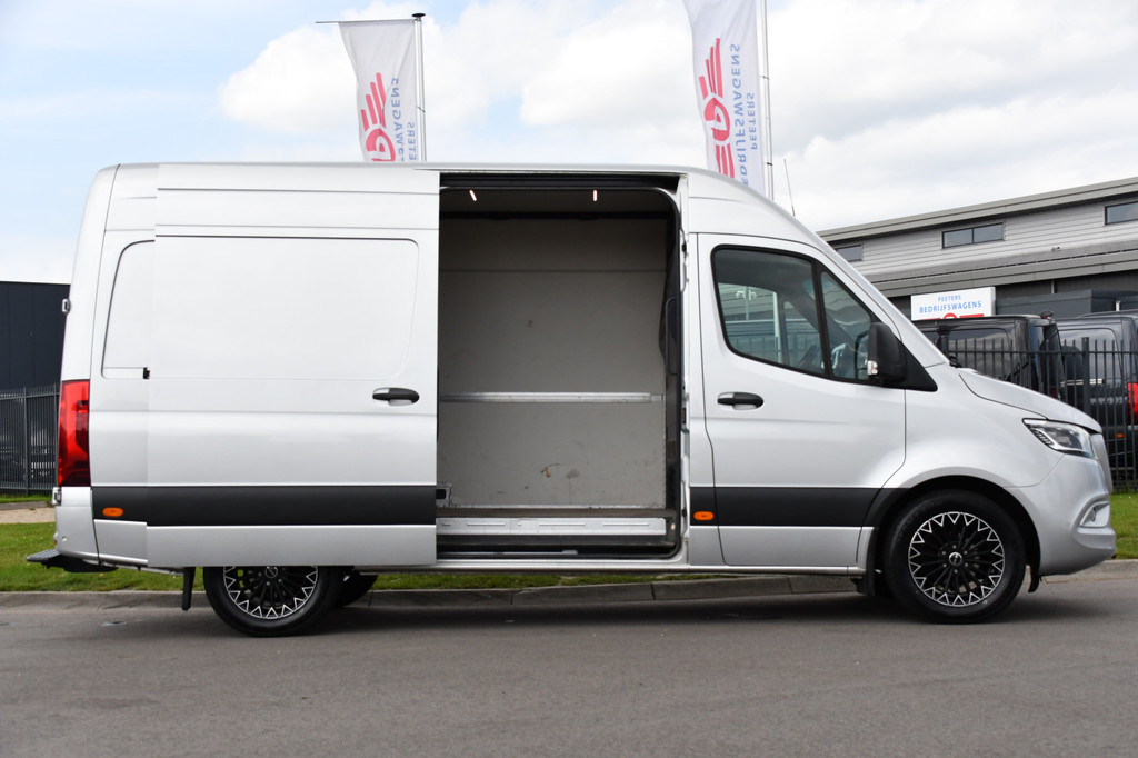 Mercedes-Benz Sprinter 319 V6 3.0 CDI L2H2 PB Edition 360 Camera, Camera, Carplay, LED, Leder, 10,5 Mbux, Standkachel, Trekhaak, Uniek! 11