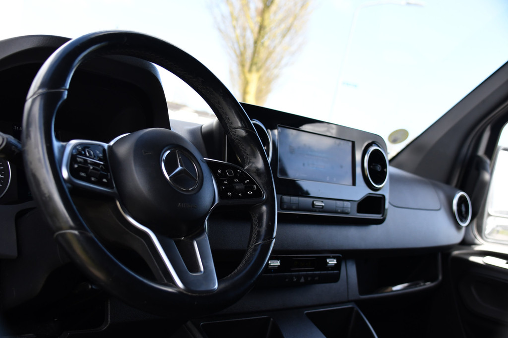Mercedes-Benz Sprinter 319 V6 3.0 CDI L2H2 PB Edition Camera, Cruise, Carplay, 10,5 Mbux, LED, Sensoren, 190pk, Uniek! Automaat, Uniek! 12