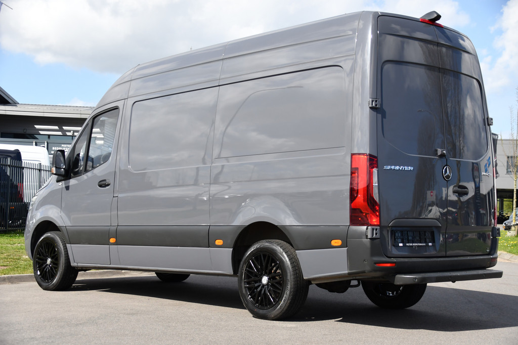 Mercedes-Benz Sprinter 319 V6 3.0 CDI L2H2 PB Edition Camera, Cruise, Carplay, 10,5 Mbux, LED, Sensoren, 190pk, Uniek! Automaat, Uniek! 3