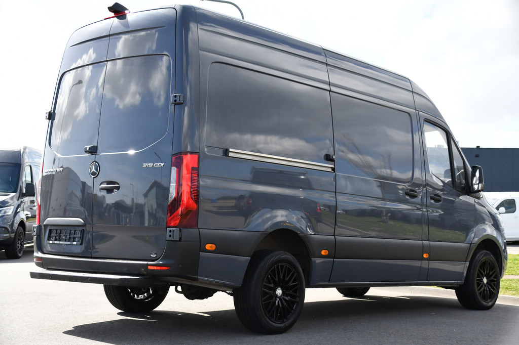 Mercedes-Benz Sprinter 319 V6 3.0 CDI L2H2 PB Edition Camera, Cruise, Carplay, 10,5 Mbux, LED, Sensoren, 190pk, Uniek! Automaat, Uniek! 6