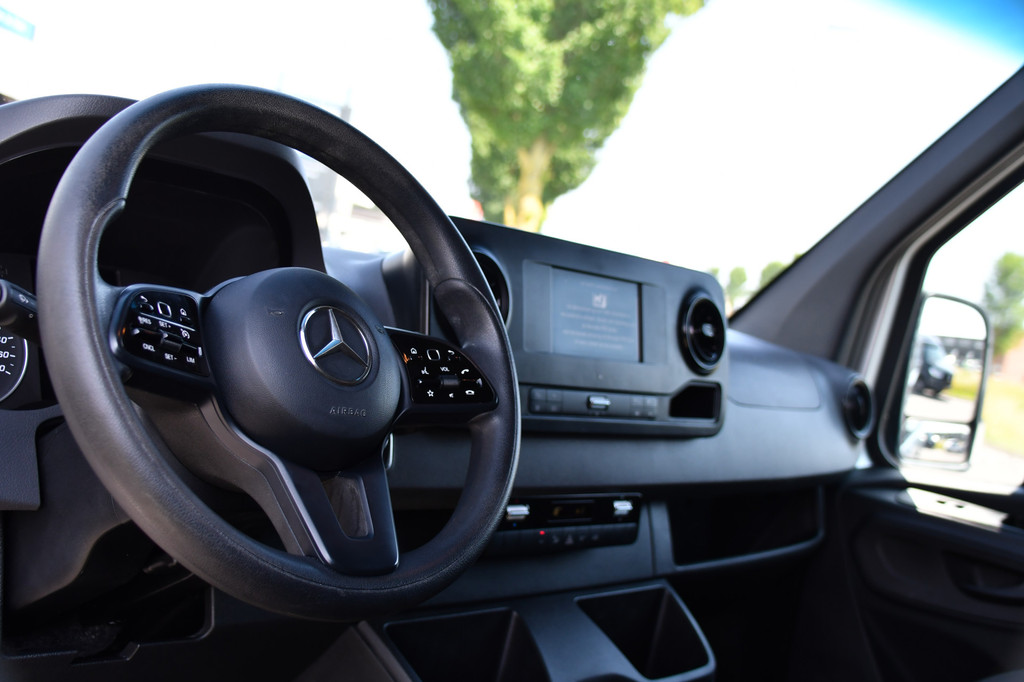 Mercedes-Benz Sprinter 319 V6 3.0 CDI L2H2 PB Edition Camera, Cruise, Carplay, 190pk, Automaat, LED, Trekhaak, Dodehoek, Sensoren, NAVI, Uniek! 12