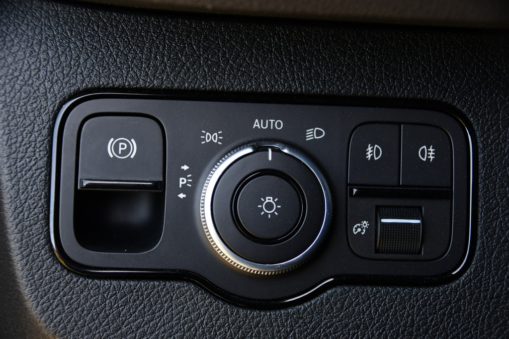 Mercedes-Benz Sprinter 319 V6 3.0 CDI L2H2 PB Edition MARGE! Adaptieve Cruise, Camera, Carplay, 190pk, LED, Stoelverwarming, Multimedia, Automaat, Uniek! 21