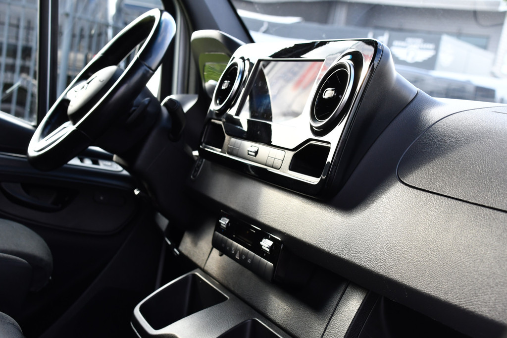 Mercedes-Benz Sprinter 319 V6 3.0 CDI L2H2 PB Edition Marge! 360 Camera, Cruise, Carplay, 3500kg Trekhaak, 10,5 Mbux, LED, Stoelverwarming, 360 Sensoren, Uniek! 12