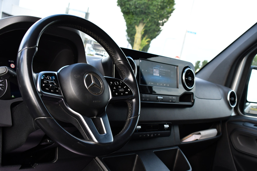 Mercedes-Benz Sprinter 319 V6 3.0 CDI L2H2 PB Edition Marge! 360 Camera, Cruise, Carplay, 3500kg Trekhaak, 10,5 Mbux, LED, Stoelverwarming, 360 Sensoren, Uniek! 14