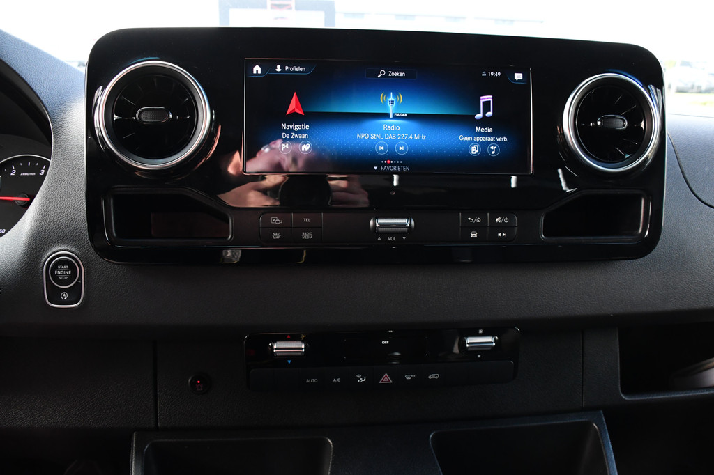 Mercedes-Benz Sprinter 319 V6 3.0 CDI L2H2 PB Edition Marge! 360 Camera, Cruise, Carplay, 3500kg Trekhaak, 10,5 Mbux, LED, Stoelverwarming, 360 Sensoren, Uniek! 17