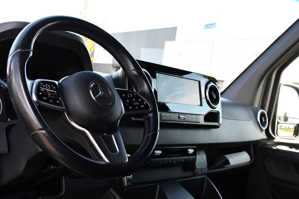 Mercedes-Benz Sprinter 319 V6 3.0 CDI L3H2 PB Edition Adaptieve Cruise, 360 Camera, 10,5 Mbux, LED, 3500kg Trekhaak, Automaat, Stoelverwarming, Sensoren, Uniek! 12