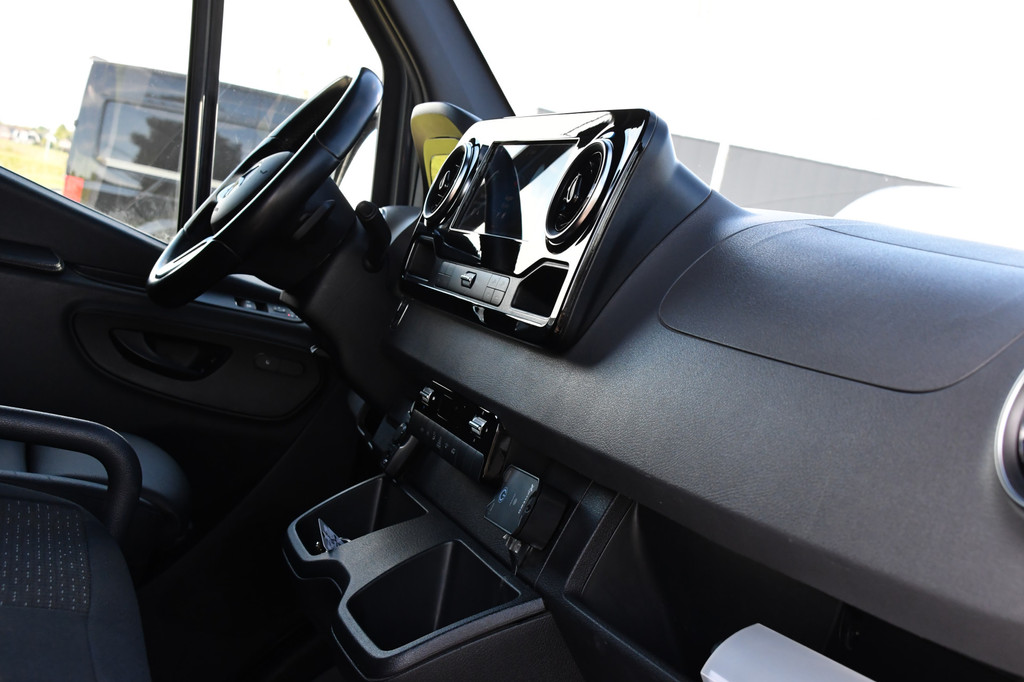 Mercedes-Benz Sprinter 319 V6 3.0 CDI L3H2 PB Edition Adaptieve Cruise, 360 Camera, 10,5 Mbux, LED, 3500kg Trekhaak, Automaat, Stoelverwarming, Sensoren, Uniek! 13