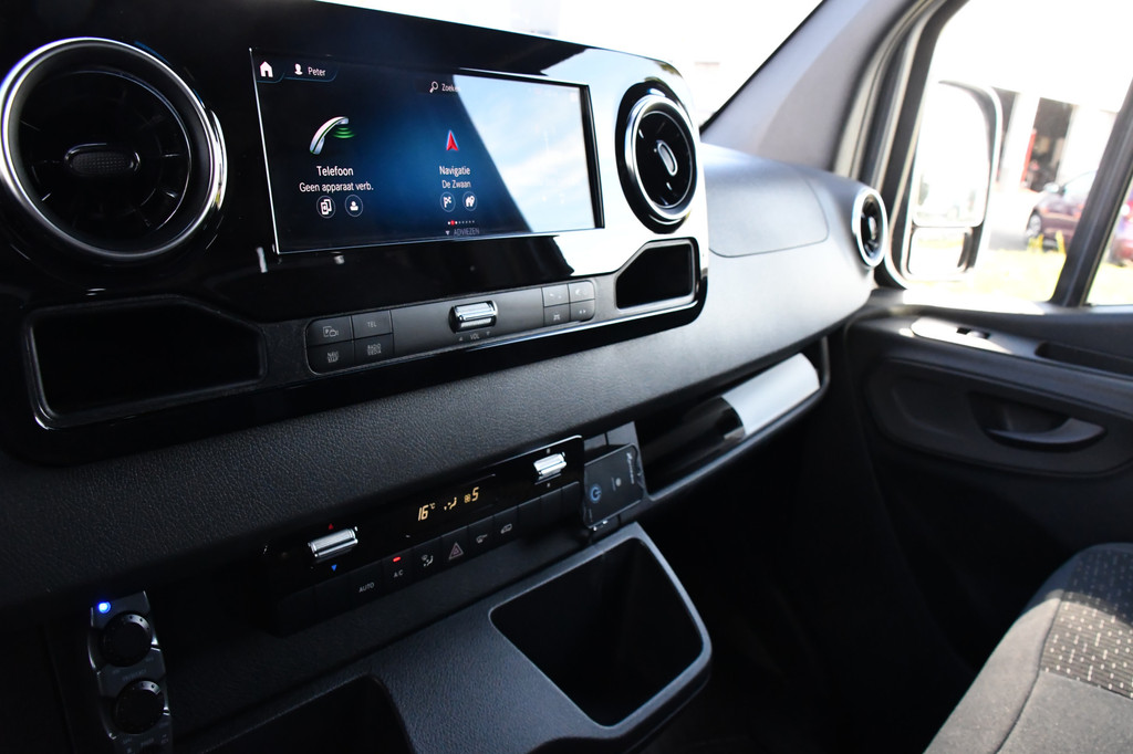 Mercedes-Benz Sprinter 319 V6 3.0 CDI L3H2 PB Edition Adaptieve Cruise, 360 Camera, 10,5 Mbux, LED, 3500kg Trekhaak, Automaat, Stoelverwarming, Sensoren, Uniek! 21