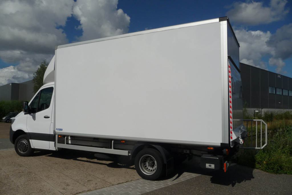 Mercedes-Benz Sprinter 515 CDI Autm. Euro 6 .bak en klep, trekhaak, zijdeur 18