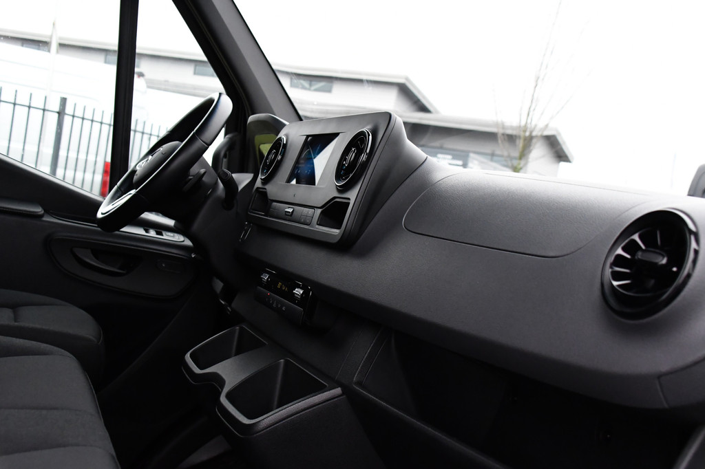 Mercedes-Benz Sprinter 516 2.2 CDI L2H2 Black Edition Camera, Cruise, Carplay, LED, 3500kg Trekhaak, Stoelverwarming, 164pk, Automaat, Sensoren, Uniek! 11