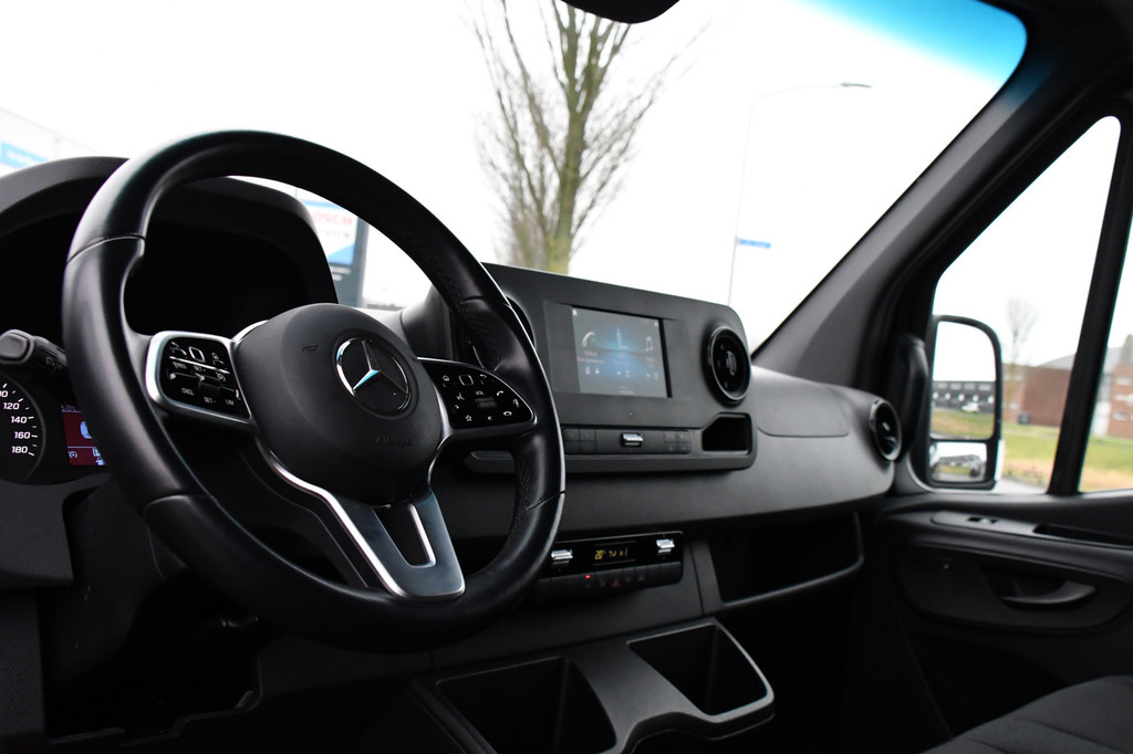 Mercedes-Benz Sprinter 516 2.2 CDI L2H2 Black Edition Camera, Cruise, Carplay, LED, 3500kg Trekhaak, Stoelverwarming, 164pk, Automaat, Sensoren, Uniek! 13