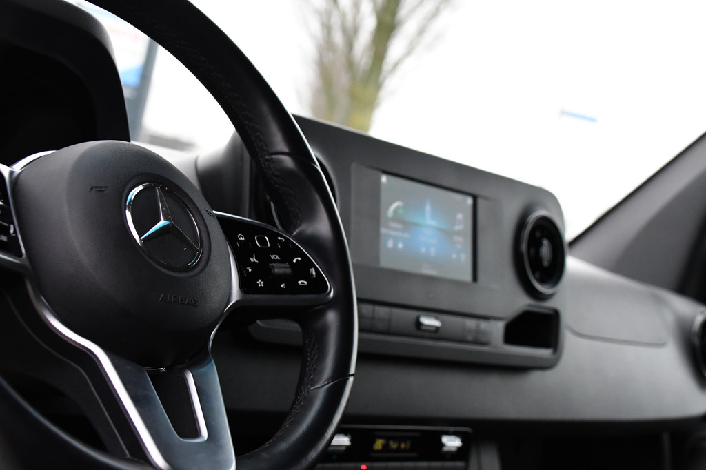 Mercedes-Benz Sprinter 516 2.2 CDI L2H2 Black Edition Camera, Cruise, Carplay, LED, 3500kg Trekhaak, Stoelverwarming, 164pk, Automaat, Sensoren, Uniek! 14