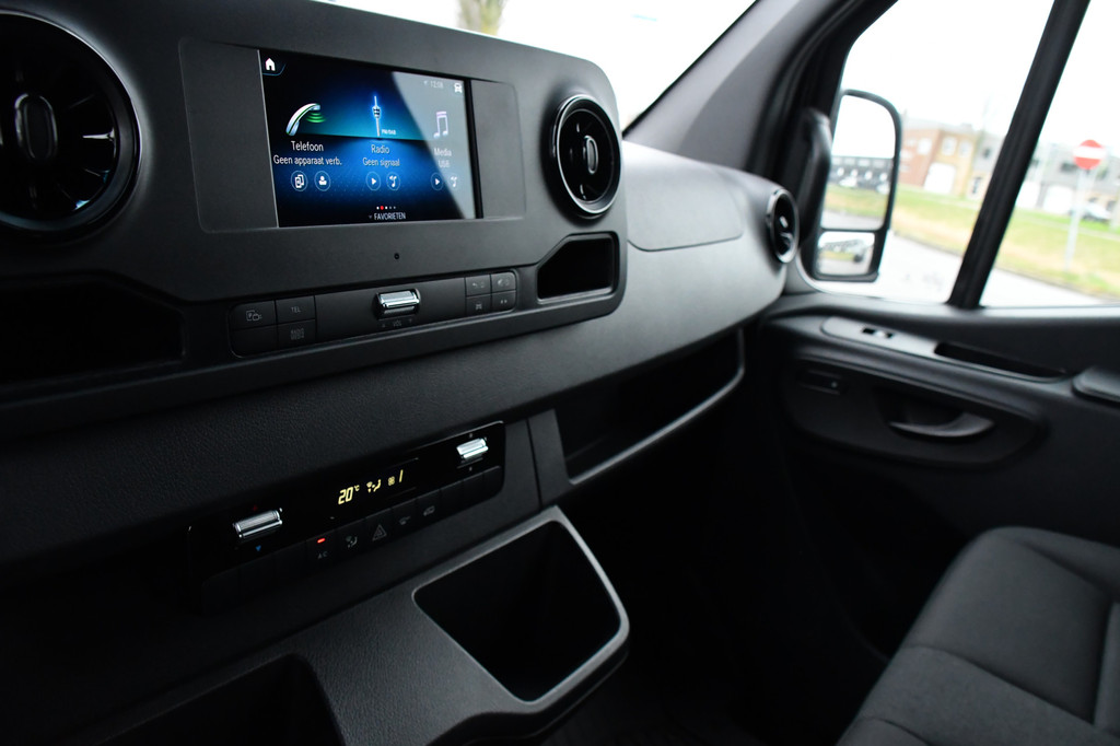 Mercedes-Benz Sprinter 516 2.2 CDI L2H2 Black Edition Camera, Cruise, Carplay, LED, 3500kg Trekhaak, Stoelverwarming, 164pk, Automaat, Sensoren, Uniek! 20