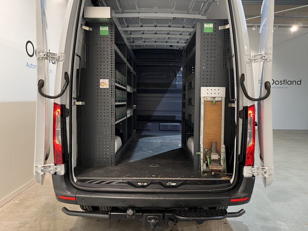 Mercedes-Benz Sprinter 516 CDI L2H2 4X4 / Euro 6 / Servicebus / Bott Inrichting / GVW 5.000 KG / Trekhaak 3500 KG / Dubbel Lucht / Tacho / Airco / Camera / 19